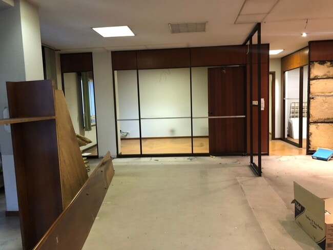 Más detalles de Rua de Santiago de Guayaquil, 2, Santiago de Compostela - Local en alquiler