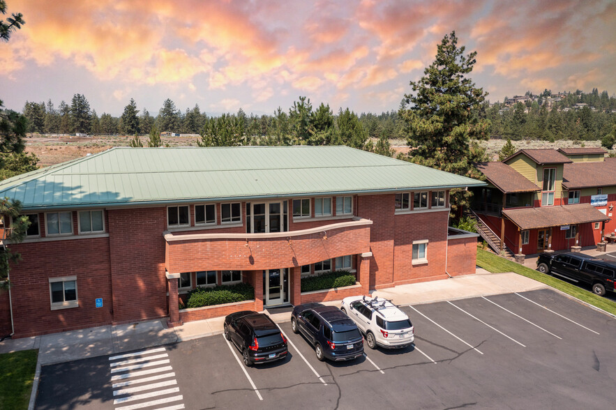 377 SW Century Dr, Bend, OR en alquiler - Foto del edificio - Imagen 1 de 7