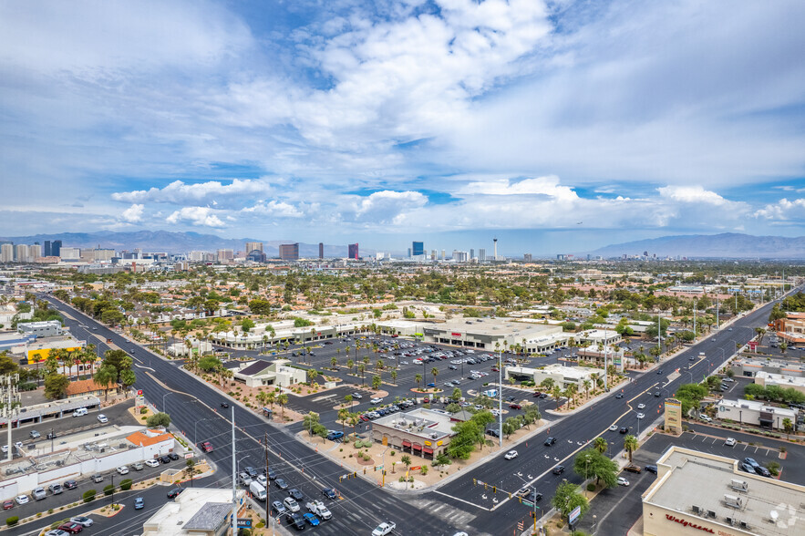 2340 E Tropicana Ave, Las Vegas, NV en alquiler - Foto del edificio - Imagen 3 de 22