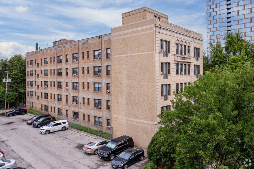 5326 S Cornell Ave, Chicago, IL en venta - Foto del edificio - Imagen 2 de 9