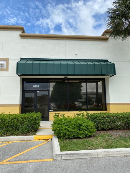 6125-6155 Lake Worth Rd, Lake Worth, FL en alquiler - Foto del edificio - Imagen 3 de 10