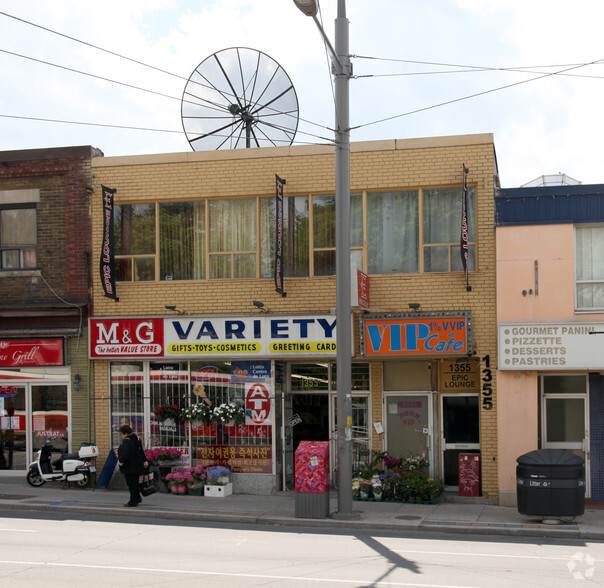 1355 St Clair Ave W, Toronto, ON en alquiler - Foto del edificio - Imagen 2 de 2