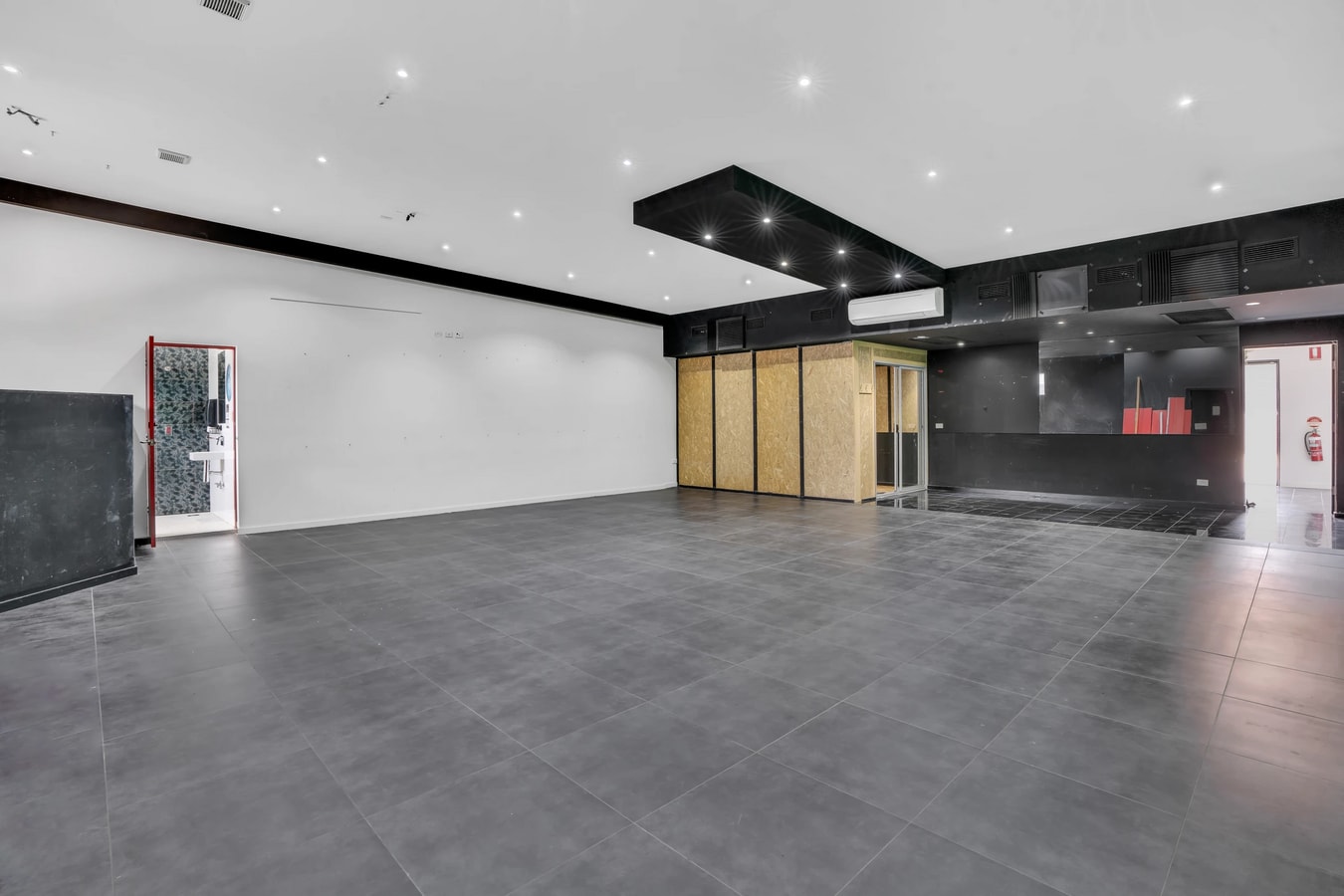 2-4 Clare-Mace Cres, Berkeley Vale, NSW 2261 - Unidad 11 -  - Foto del interior - Image 2 of 6
