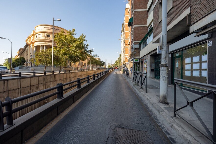 Local en Granada en venta - Foto del edificio - Imagen 1 de 15