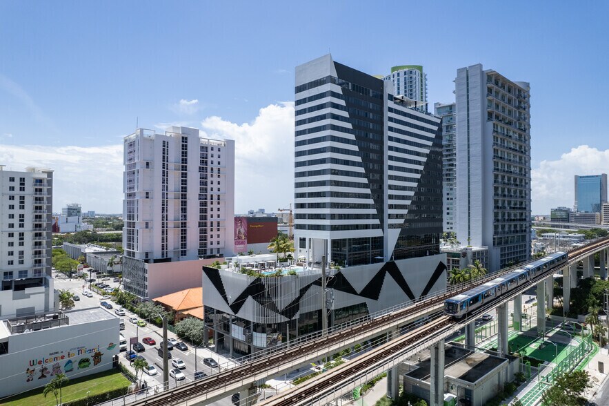 115 SW 8th St, Miami, FL en venta - Foto del edificio - Imagen 1 de 1