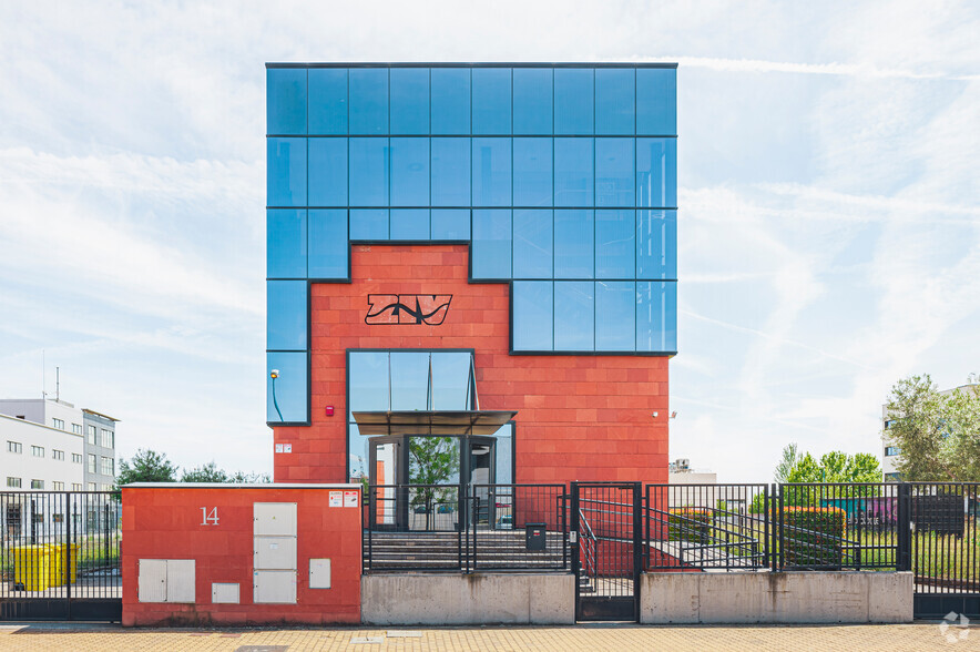 Calle Diego Marín Aguilera, 14, Leganés, Madrid en alquiler - Foto del edificio - Imagen 3 de 23