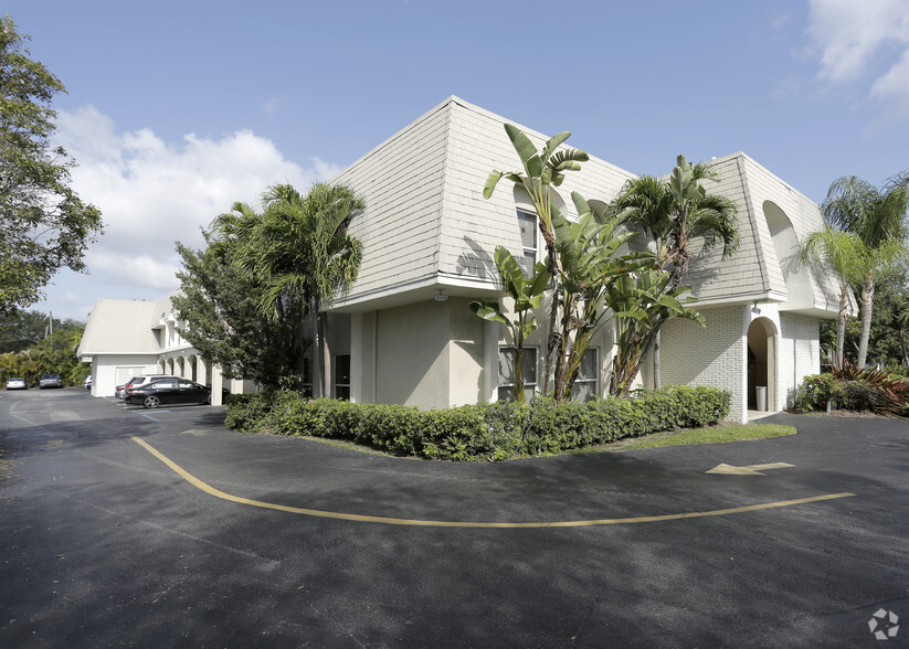 8353 SW 124th St, Miami, FL en venta - Foto del edificio - Imagen 2 de 11