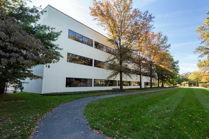 9711 Medical Center Dr, Rockville, MD en alquiler - Foto del edificio - Imagen 2 de 7