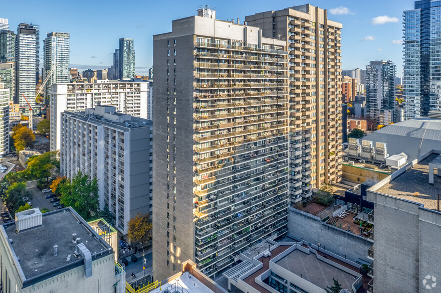 20 Carlton Street, 25 Wood St, Toronto, ON en alquiler - Foto del edificio - Imagen 3 de 30