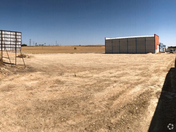 Nave en Torrijos, Toledo en venta - Foto principal - Imagen 1 de 4