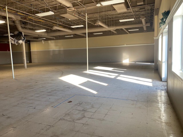 1300 18th Ave NW, Austin, MN en alquiler - Foto del interior - Imagen 3 de 32