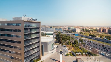 Avenida de Burgos, 89, Madrid, MAD - AÉREA vista de mapa