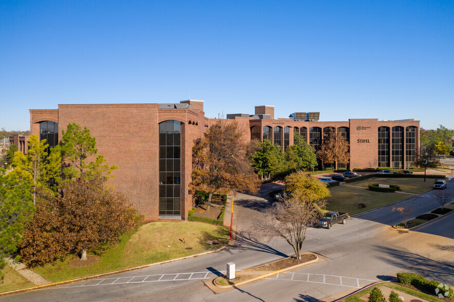 6301 Waterford Blvd, Oklahoma City, OK en alquiler - Foto del edificio - Imagen 2 de 8