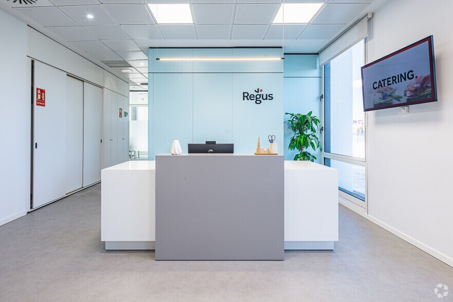 Calle de la Ribera del Loira, 16 I-18, Madrid, Madrid en alquiler - Foto del edificio - Imagen 1 de 22