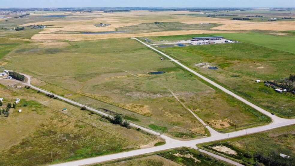 241 Rge Rd 261, Wheatland County, AB en venta - Vista aérea - Imagen 2 de 7