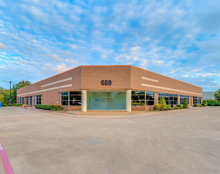 689 Airport Fwy, Hurst, TX en alquiler - Foto del edificio - Imagen 1 de 19