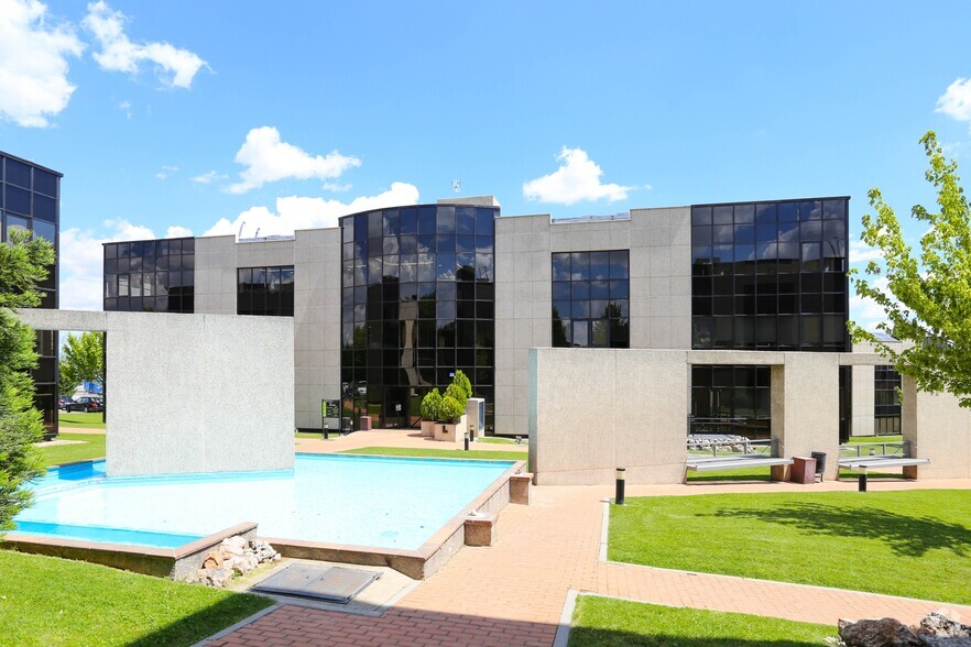 Calle Caléndula, 93, Alcobendas, Madrid en alquiler - Foto del edificio - Imagen 2 de 12