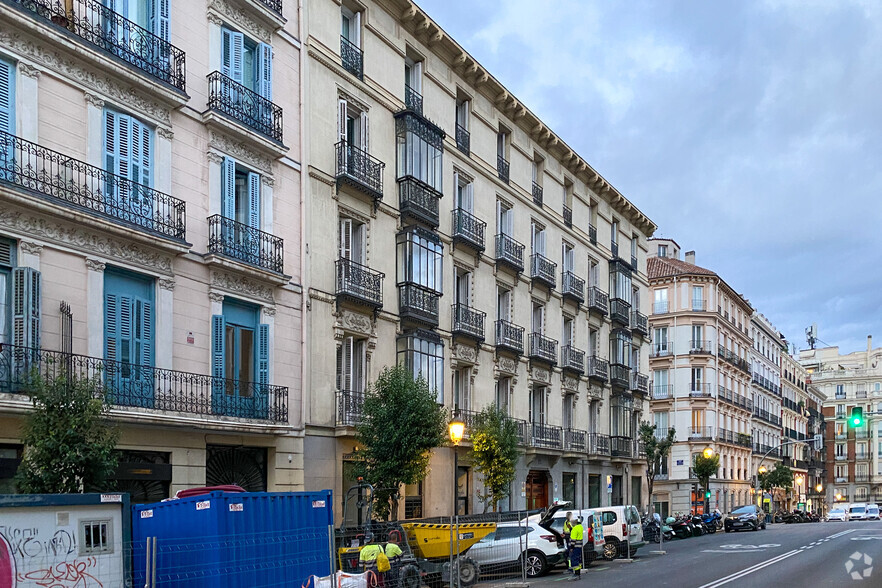 Calle de Bárbara de Braganza, 2, Madrid, Madrid en alquiler - Foto del edificio - Imagen 2 de 3