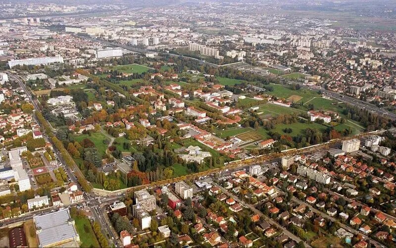 Terreno en Bron en venta - Vista aérea - Imagen 3 de 3