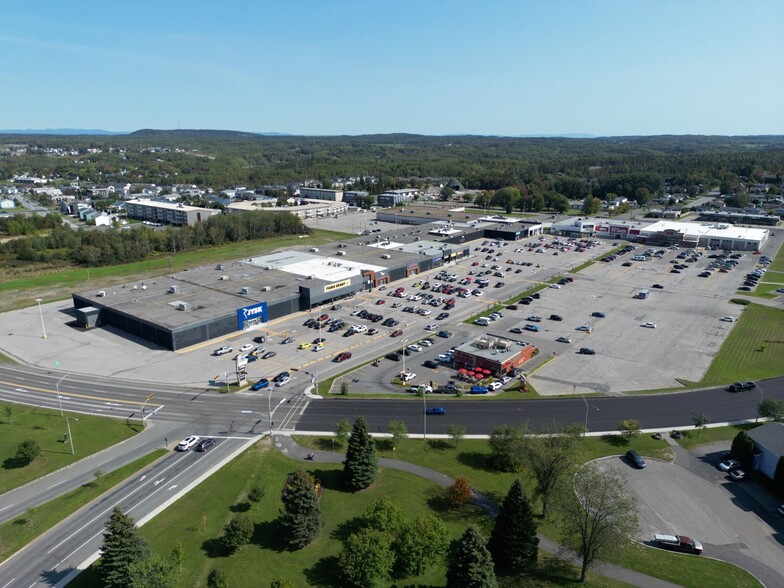 705 Av Du Pont N, Alma, QC en alquiler - Foto del edificio - Imagen 1 de 8