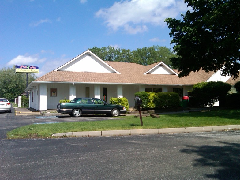 38886 Mentor Ave, Willoughby, OH en venta - Foto principal - Imagen 1 de 5