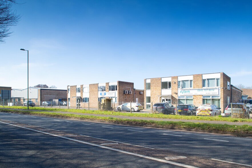17 Invincible Rd, Farnborough en alquiler - Foto del edificio - Imagen 3 de 4