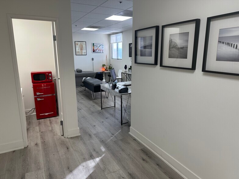 16260 Ventura Blvd, Encino, CA en alquiler - Foto del interior - Imagen 2 de 9