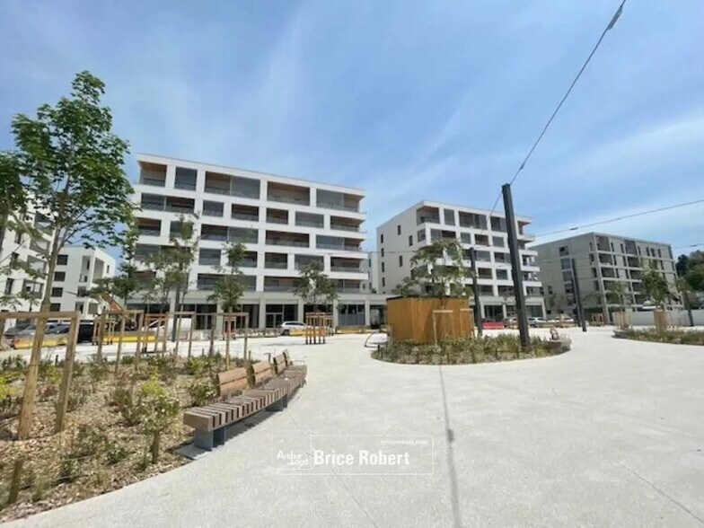 Local en Bron en alquiler - Foto del edificio - Imagen 2 de 5