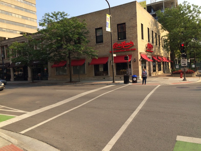 1527 Chicago Ave, Evanston, IL en alquiler - Foto del edificio - Imagen 1 de 6