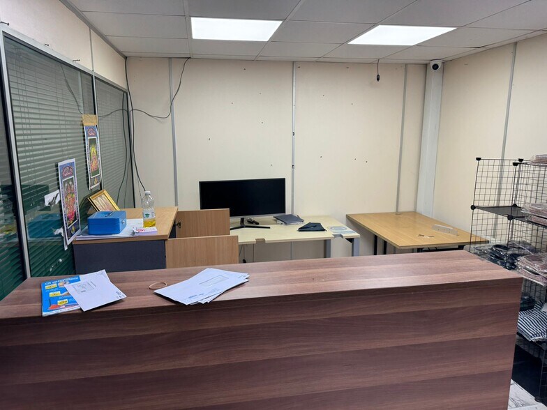 Collier Row Rd, Romford en venta - Foto del interior - Imagen 3 de 8