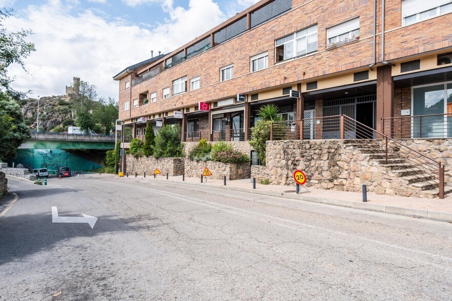 Edificio residencial en Torrelodones, Madrid en venta - Foto del edificio - Imagen 3 de 3