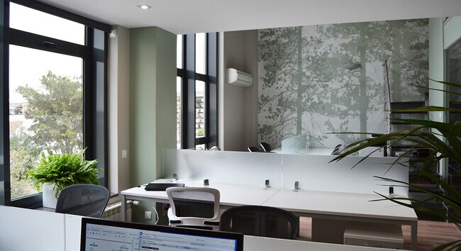 Más detalles de Calle Manuel Pombo Angulo, 10-12, Madrid - Coworking en alquiler