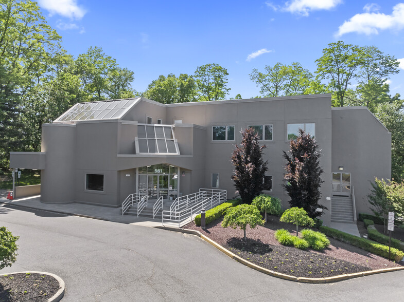 561 Cranbury Rd, East Brunswick, NJ en venta - Foto del edificio - Imagen 1 de 19