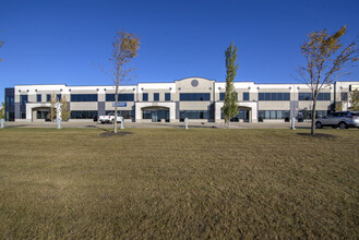 11870 88th Ave, Fort Saskatchewan, AB en alquiler Foto del edificio- Imagen 1 de 4