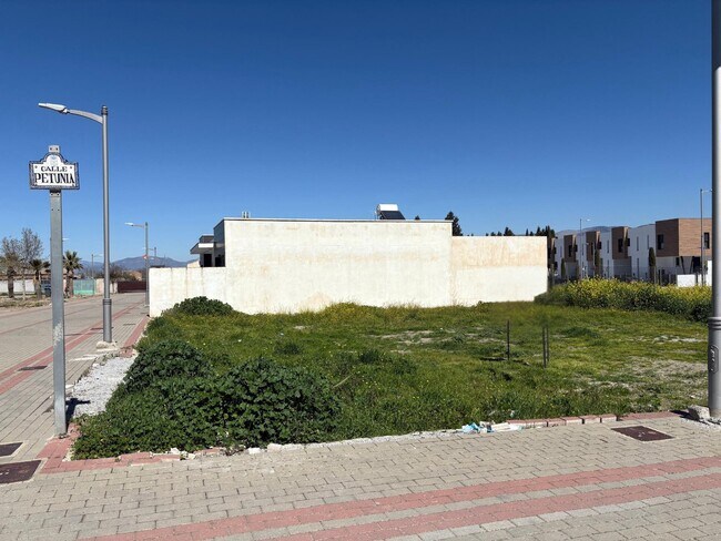 Más detalles de Calle Petunia, 2, Churriana de la Vega - Terreno en venta