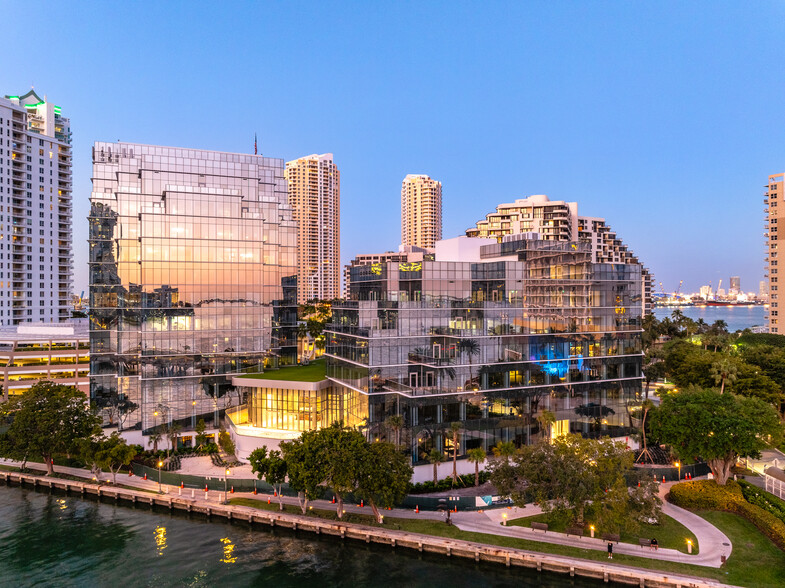 501 Brickell Key Dr, Miami, FL en alquiler - Foto del edificio - Imagen 1 de 9