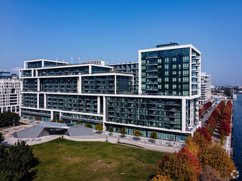 215 Queens Quay E, Toronto, ON en alquiler - Foto del edificio - Imagen 1 de 21