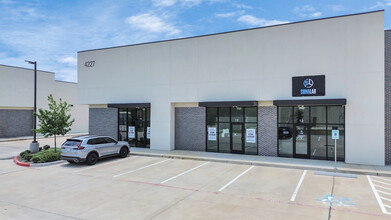 4227 S Main St, Stafford, TX en alquiler Foto del edificio- Imagen 1 de 20