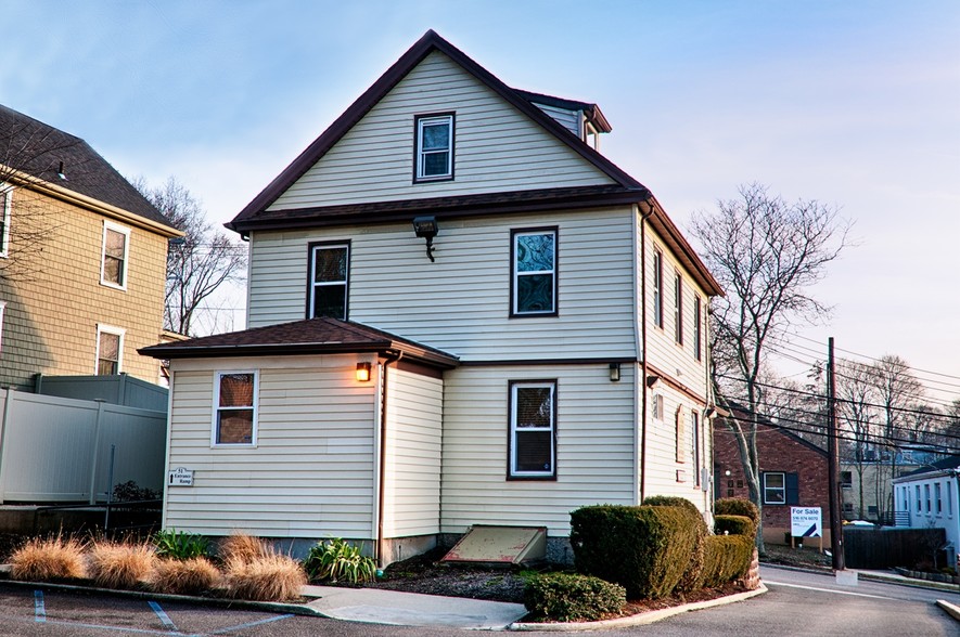 51 Elm St, Huntington, NY en alquiler - Foto del edificio - Imagen 2 de 36