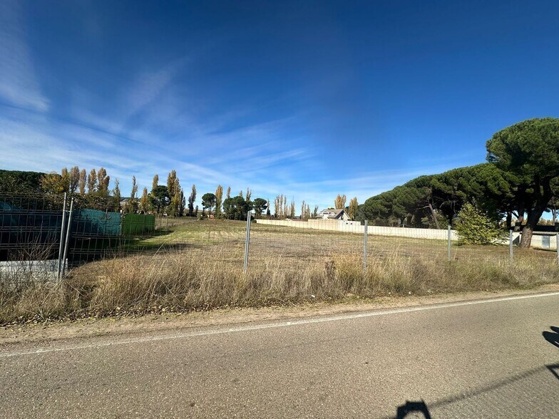 Calle Juan Ramón Jiménez, 19, Simancas, Valladolid en venta - Foto del edificio - Imagen 2 de 18