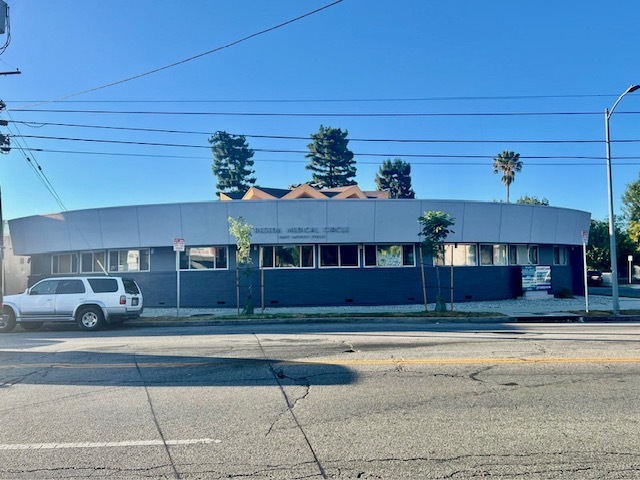 18437 Saticoy St, Reseda, CA en alquiler - Foto del edificio - Imagen 3 de 5