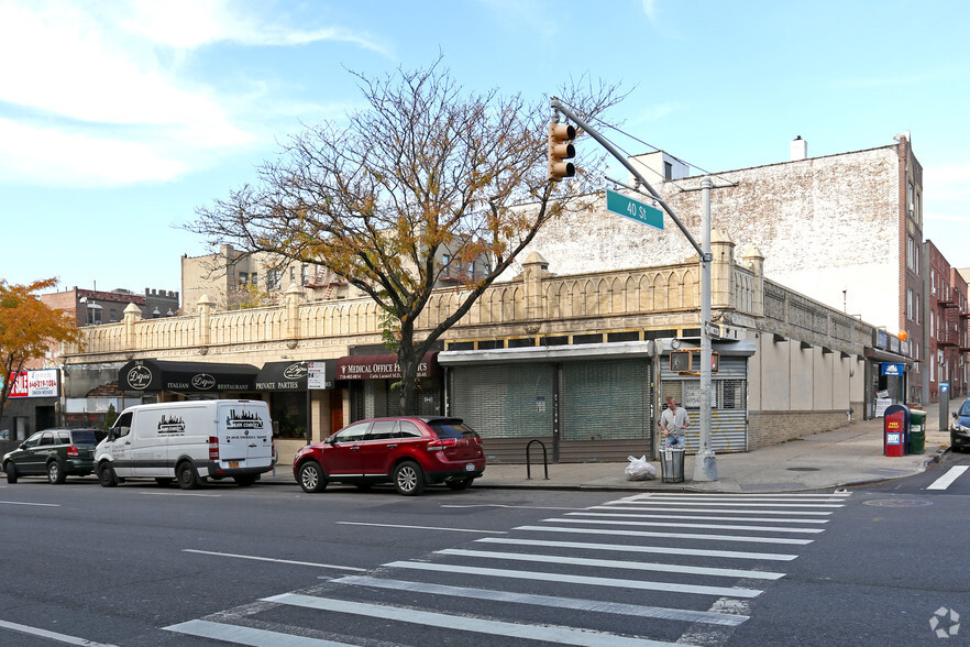 39-39 Queens Blvd, Long Island City, NY en alquiler - Foto del edificio - Imagen 3 de 5