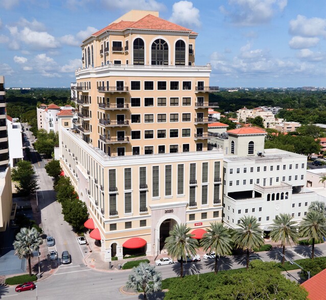 2020 Ponce De Leon Blvd, Coral Gables, FL en alquiler - Foto del edificio - Imagen 1 de 6