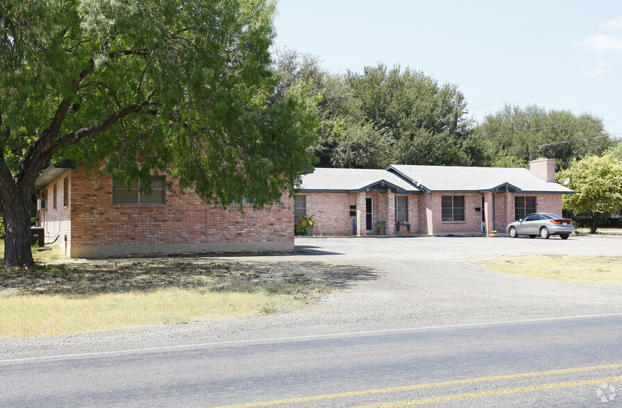 3002 Avenue E, Hondo, TX en venta - Foto del edificio - Imagen 2 de 2