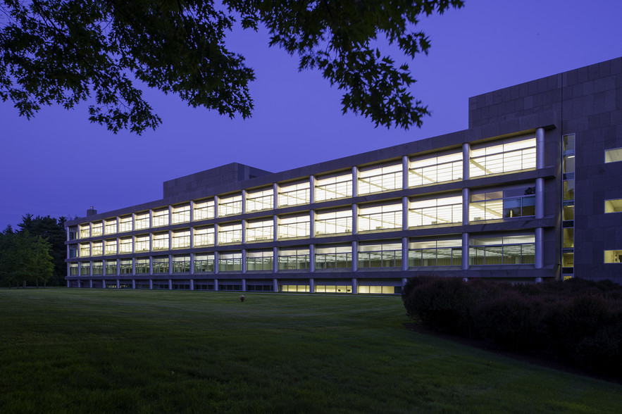 1300 Hall Blvd, Bloomfield, CT en alquiler - Foto del edificio - Imagen 2 de 12