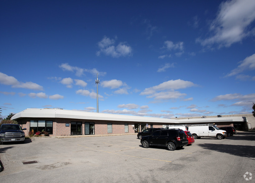 1885 Blue Heron Dr, London, ON en alquiler - Foto del edificio - Imagen 1 de 2