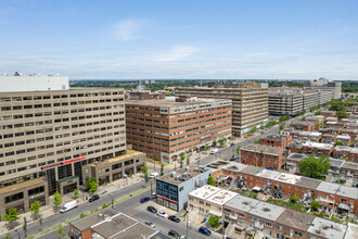 323-355 Rue Chabanel O, Montréal, QC - VISTA AÉREA  vista de mapa