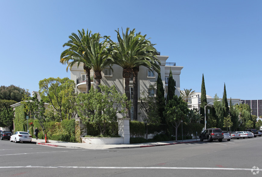 9882 Santa Monica Blvd, Beverly Hills, CA en alquiler - Foto del edificio - Imagen 2 de 11