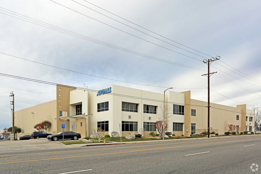 8045 Woodley Ave, Van Nuys, CA en alquiler - Foto del edificio - Imagen 1 de 18