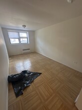 6910 Avenue U, Brooklyn, NY en alquiler Foto del interior- Imagen 2 de 3